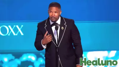 Jamie Foxx Expresses Gratitude to Daughters During Emotional Speech